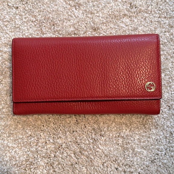 EUC Gucci GG pebbled leather. Red/gold. Slight wear under snap/inside top